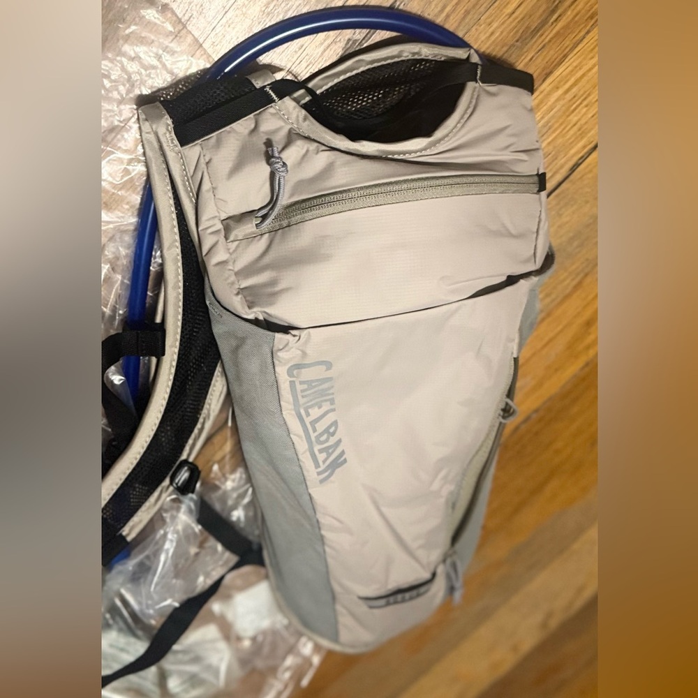 Camelbak Rogue 70oz hydration pack new!